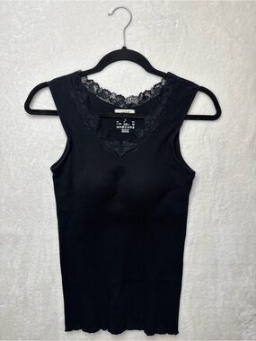 Studio Clip - Black Lace-Trim Ribbed V-Neck Tank Top Built-In Bra